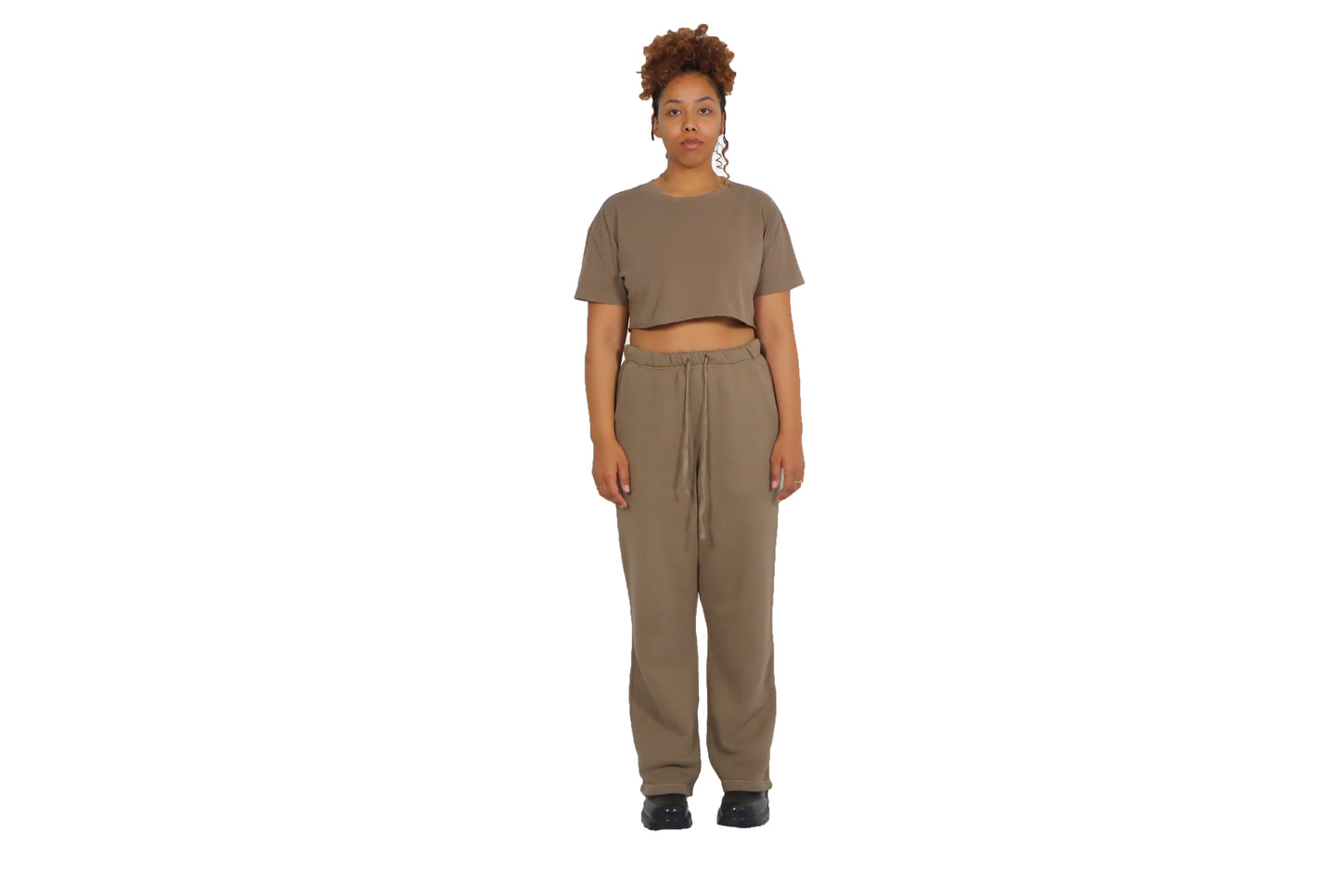 Elwood Relaxed Core Sweatpants in Brown