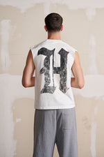 Hesperia Ole Hesperia Cut Off Tee in Off White.